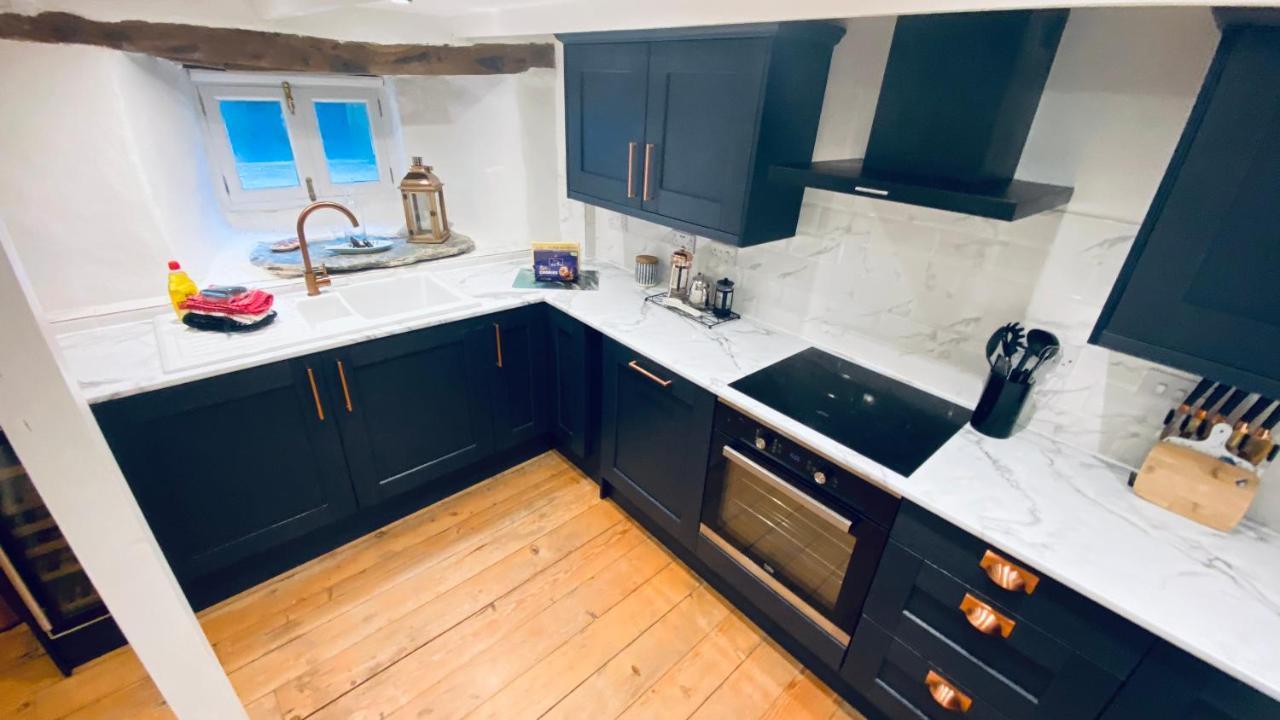 Spindrift Is A Beautiful Newly Refurbished Three Bedroom Private Family House Located On The Old Harbour And The Coastal Path In The Heart Of Beautiful Polperro Exterior foto